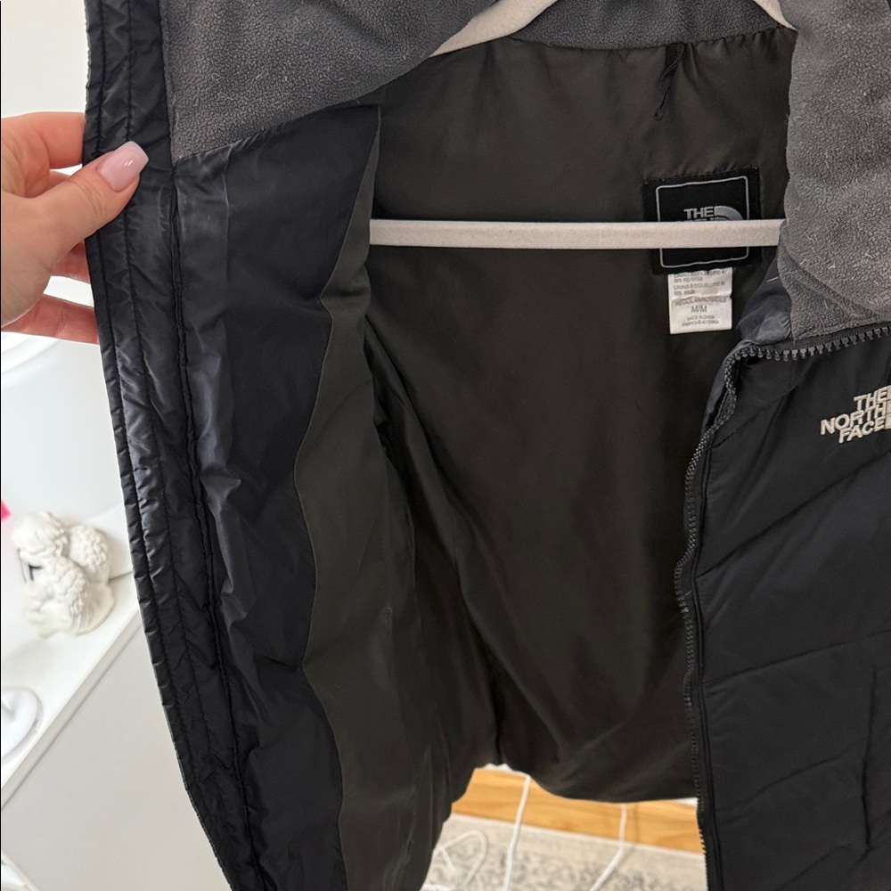 The North Face Black Jacket Teen Size M - Picture 4 of 5